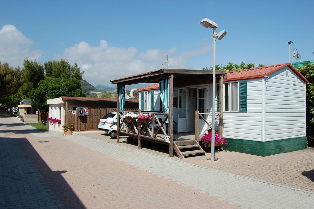 Camping Vallecrosia Buitenkant foto