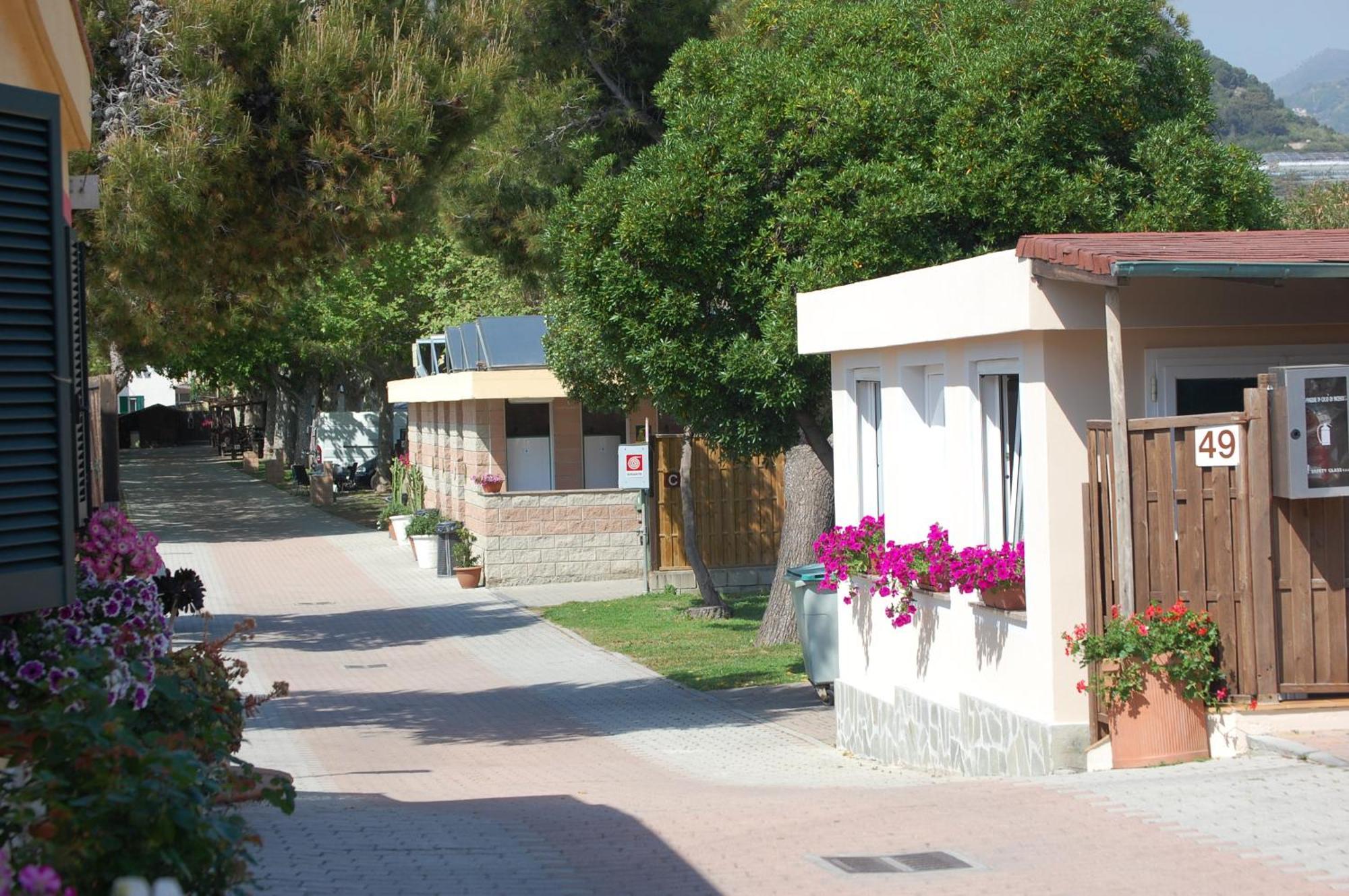 Camping Vallecrosia Hotel Buitenkant foto